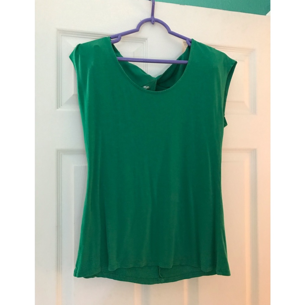 Cute green top